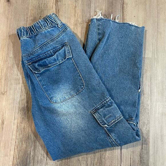 Forever 21 Loose Fit Cropped Cargo Jeans - size Small - Picture 6 of 8